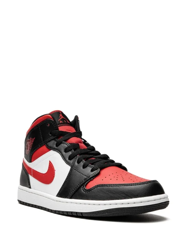 nike air jordan 1 mid bred toe