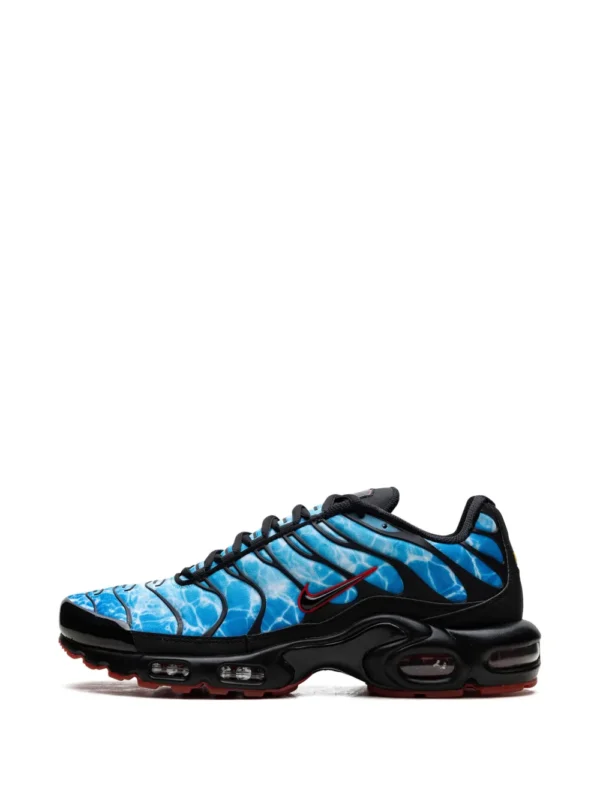 nike air max plus shark attack