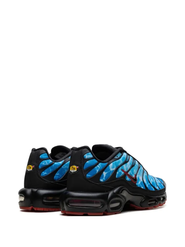 nike air max plus shark attack